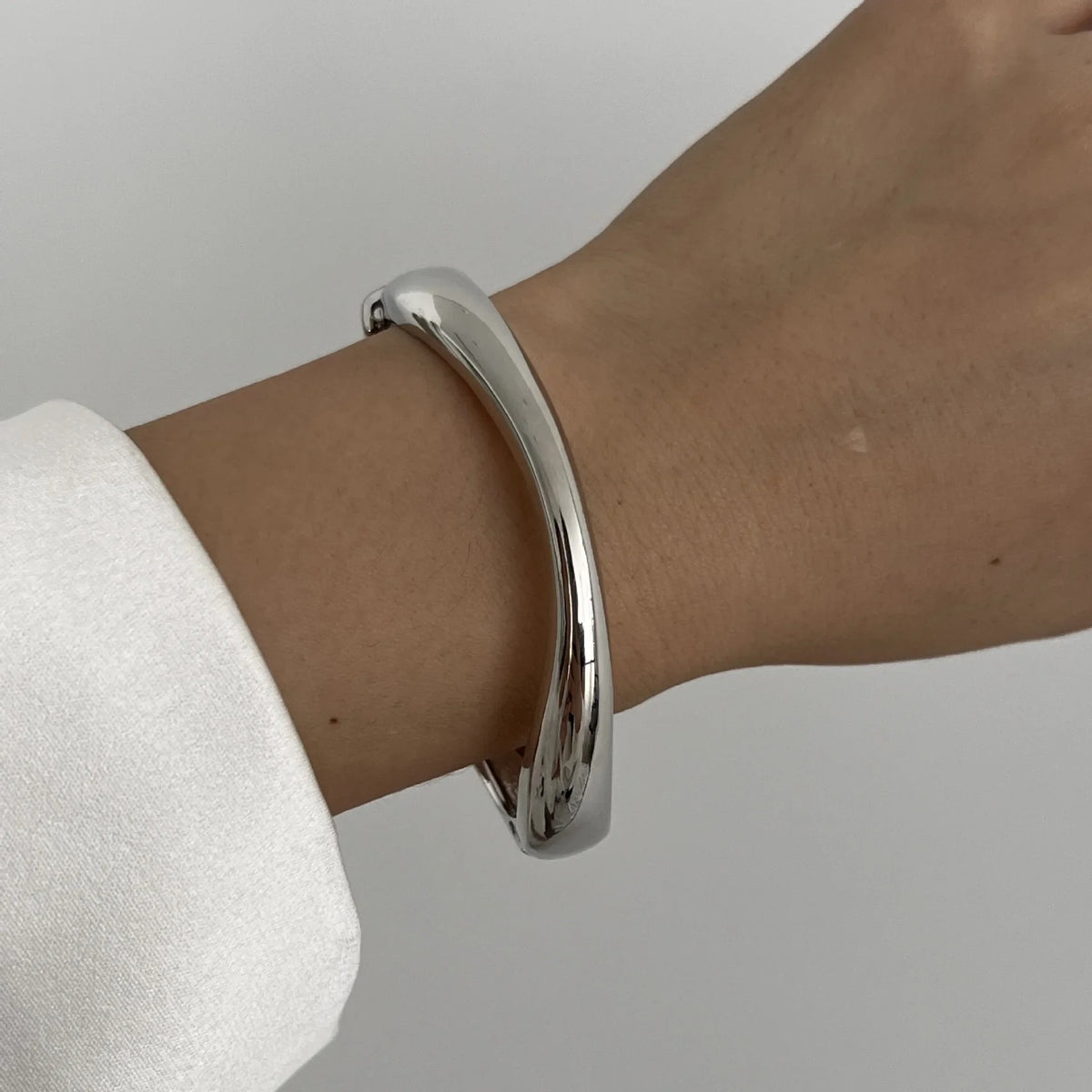 Vintage Sculpted Cuff Bracelet – Bold Gold & Silver Statement Jewelry