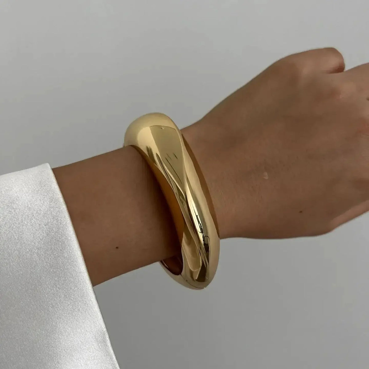 Vintage Sculpted Cuff Bracelet – Bold Gold & Silver Statement Jewelry
