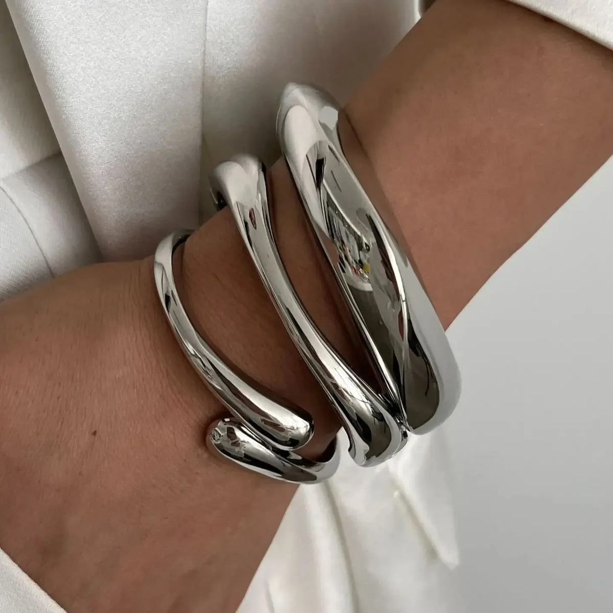 Vintage Sculpted Cuff Bracelet – Bold Gold & Silver Statement Jewelry