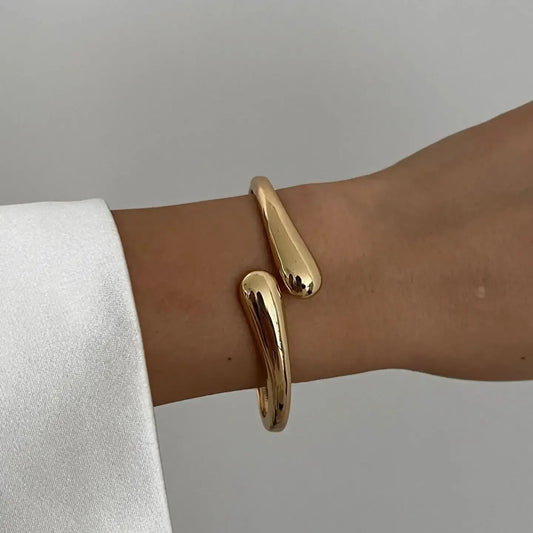 Vintage Sculpted Cuff Bracelet – Bold Gold & Silver Statement Jewelry